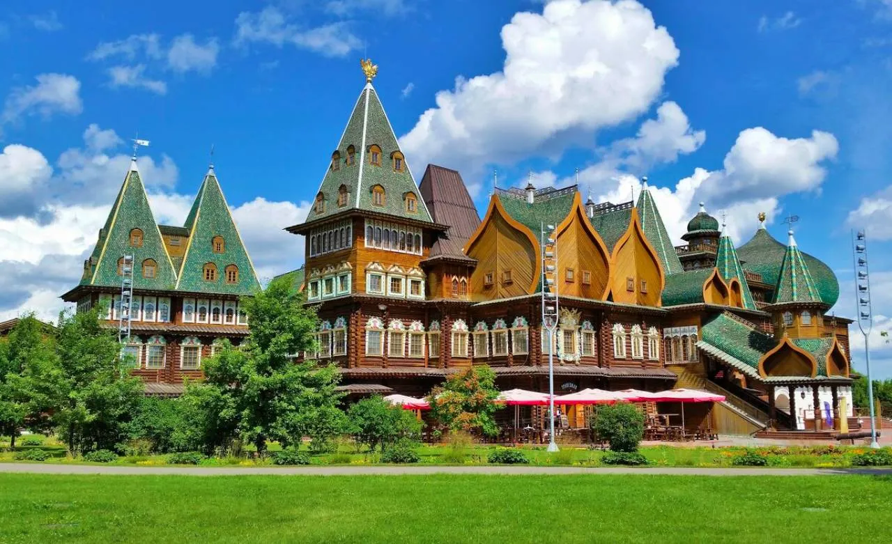 Kolomenskoye park excursion